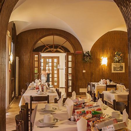 Hotel Tirreno Рим Ресторан фото