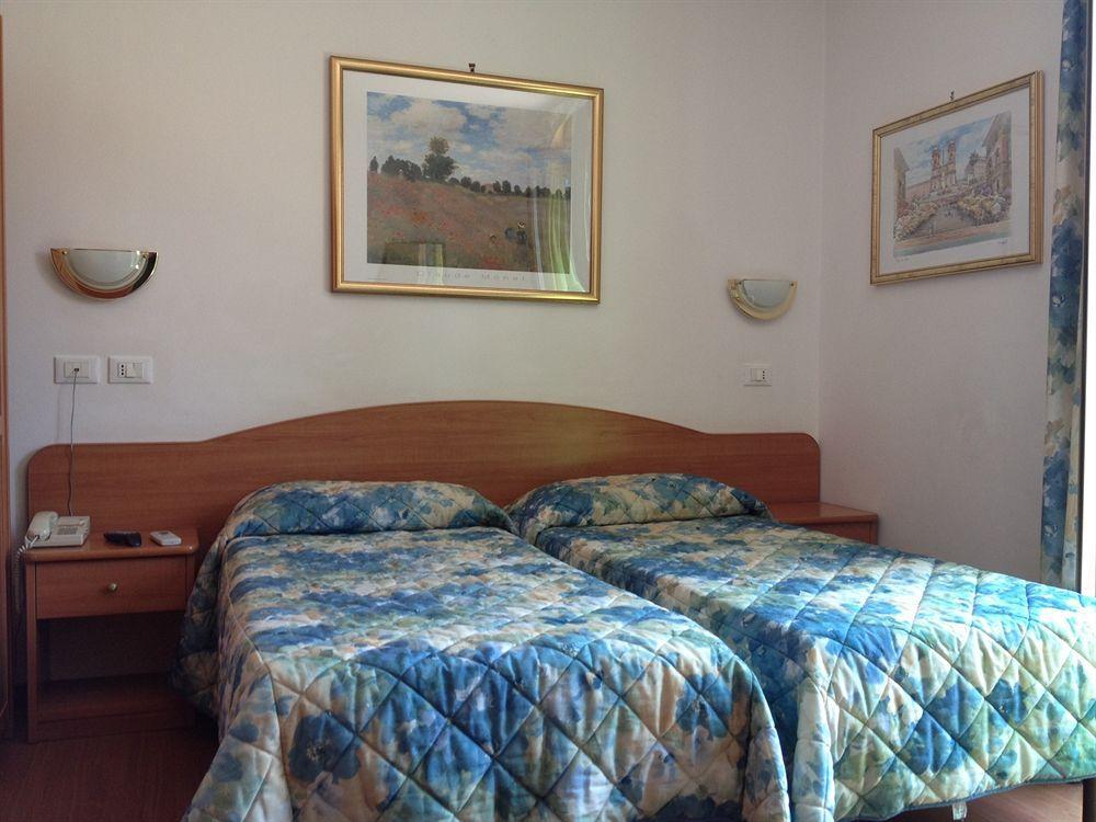 Hotel Tirreno Рим Номер фото