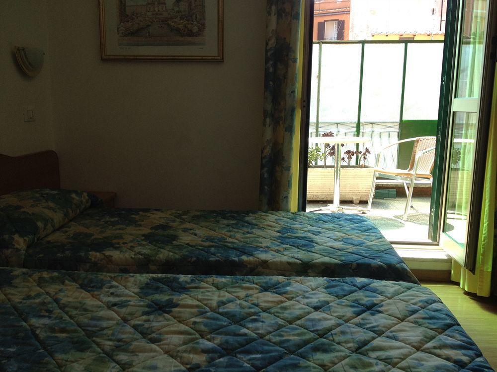 Hotel Tirreno Рим Номер фото