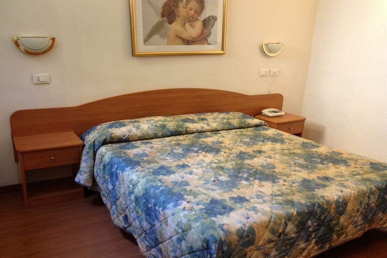 Hotel Tirreno Рим Экстерьер фото