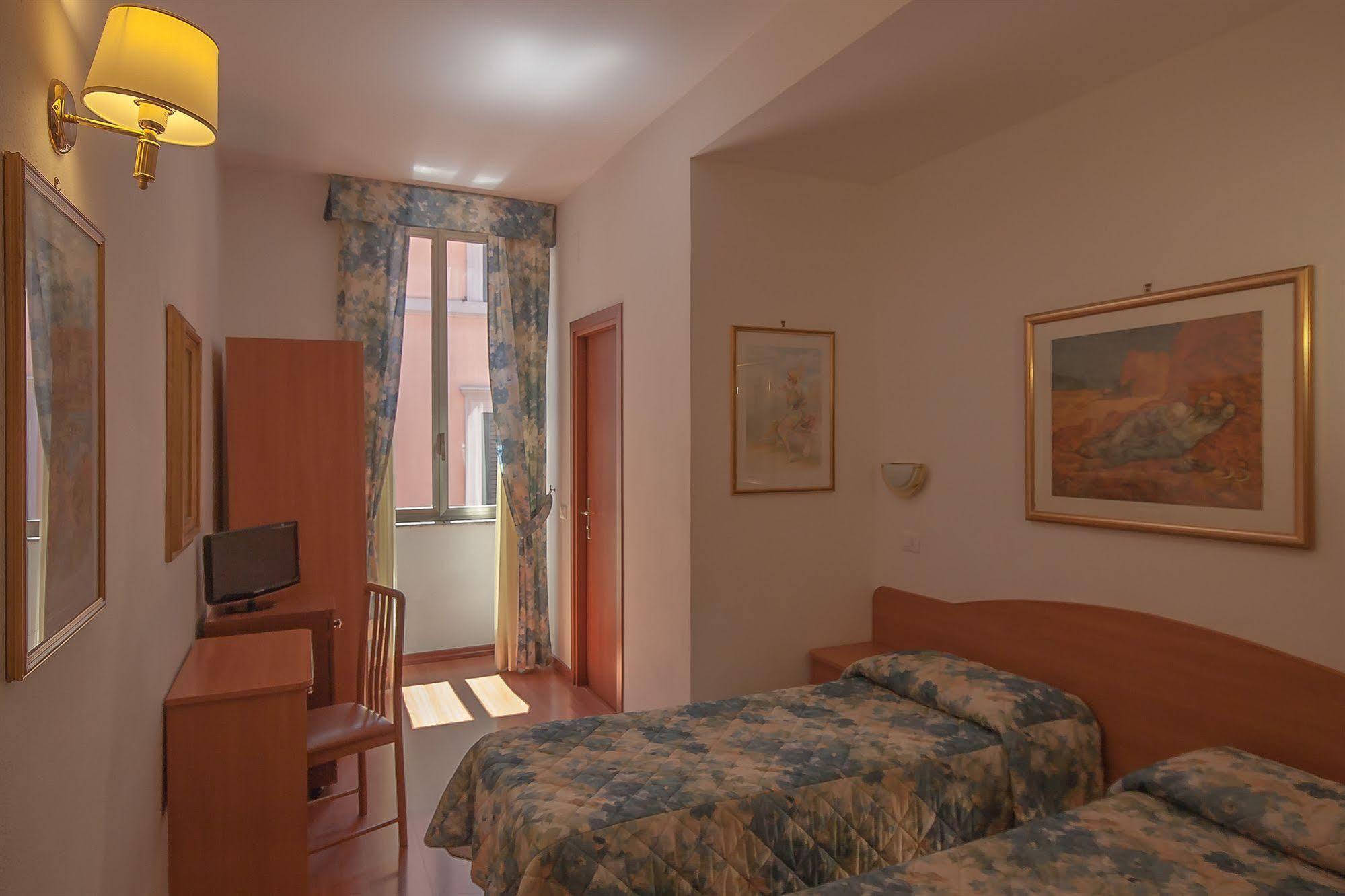 Hotel Tirreno Рим Номер фото