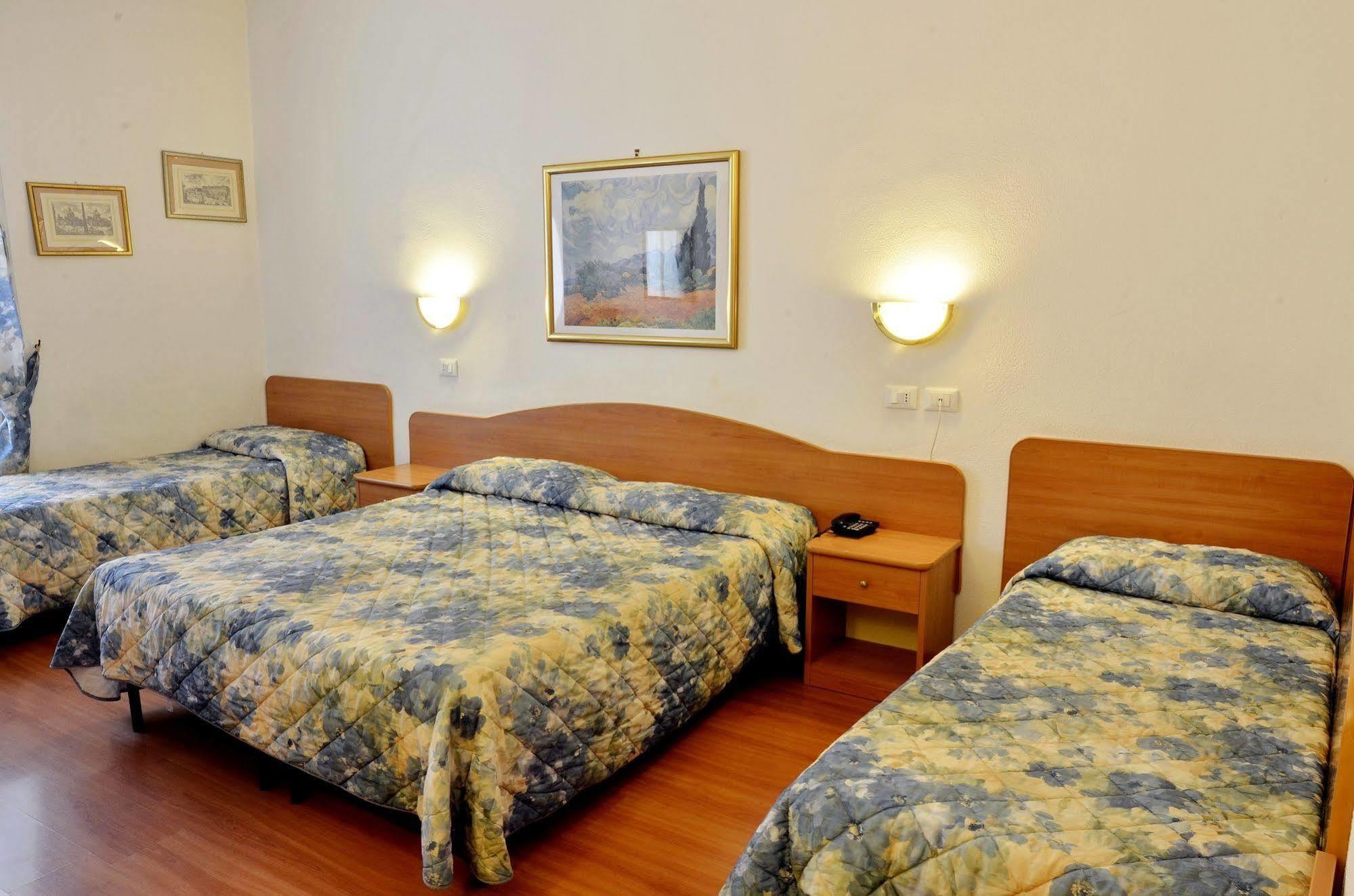 Hotel Tirreno Рим Экстерьер фото