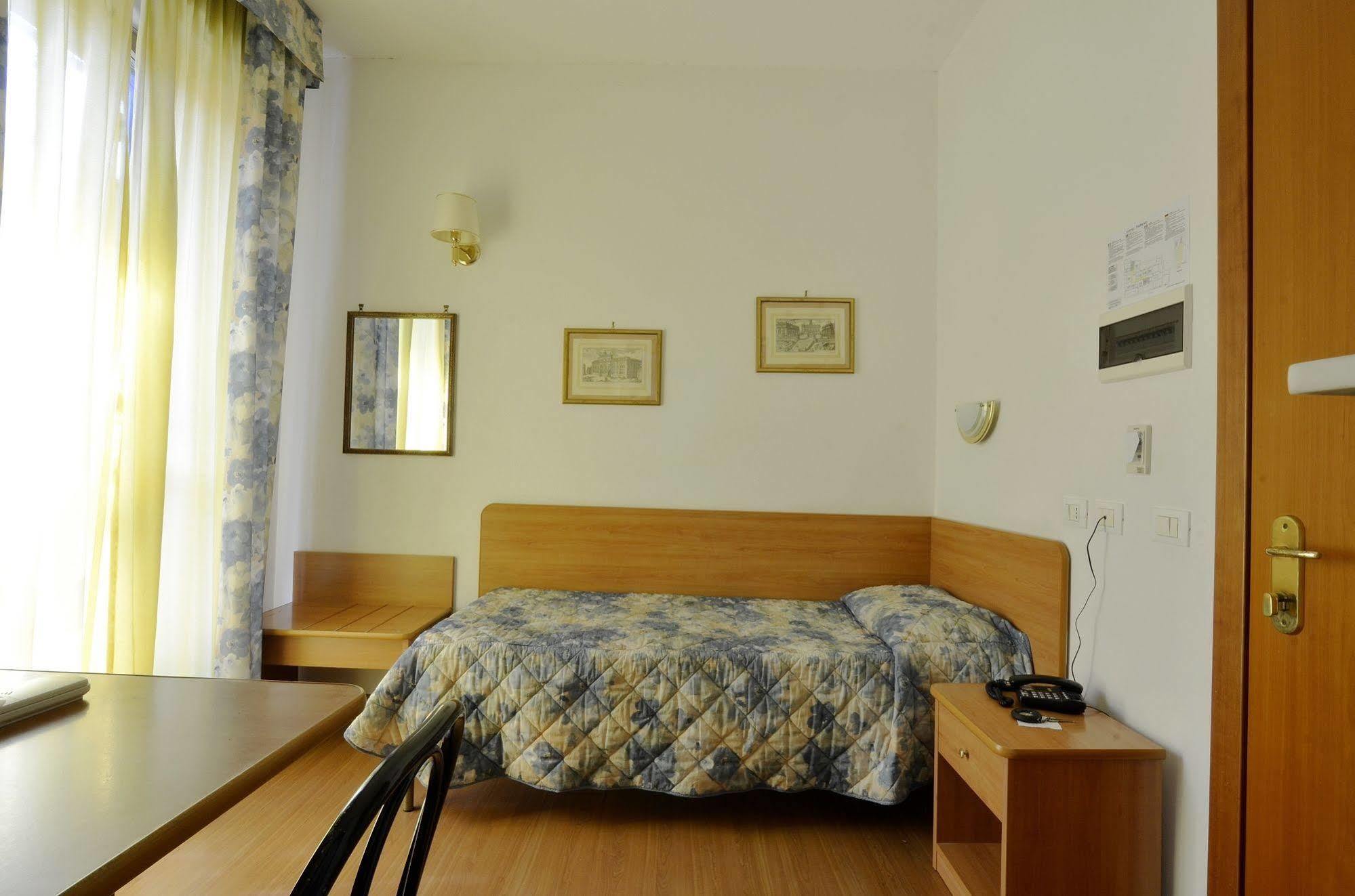 Hotel Tirreno Рим Экстерьер фото