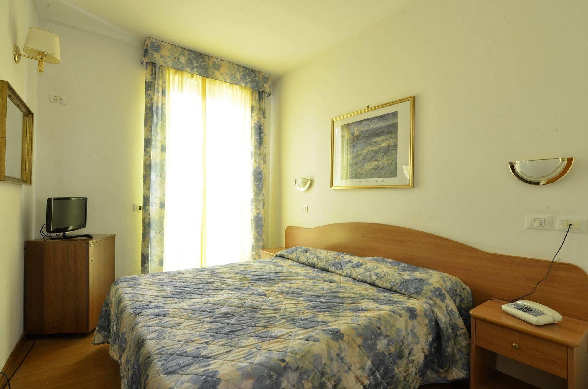 Hotel Tirreno Рим Экстерьер фото