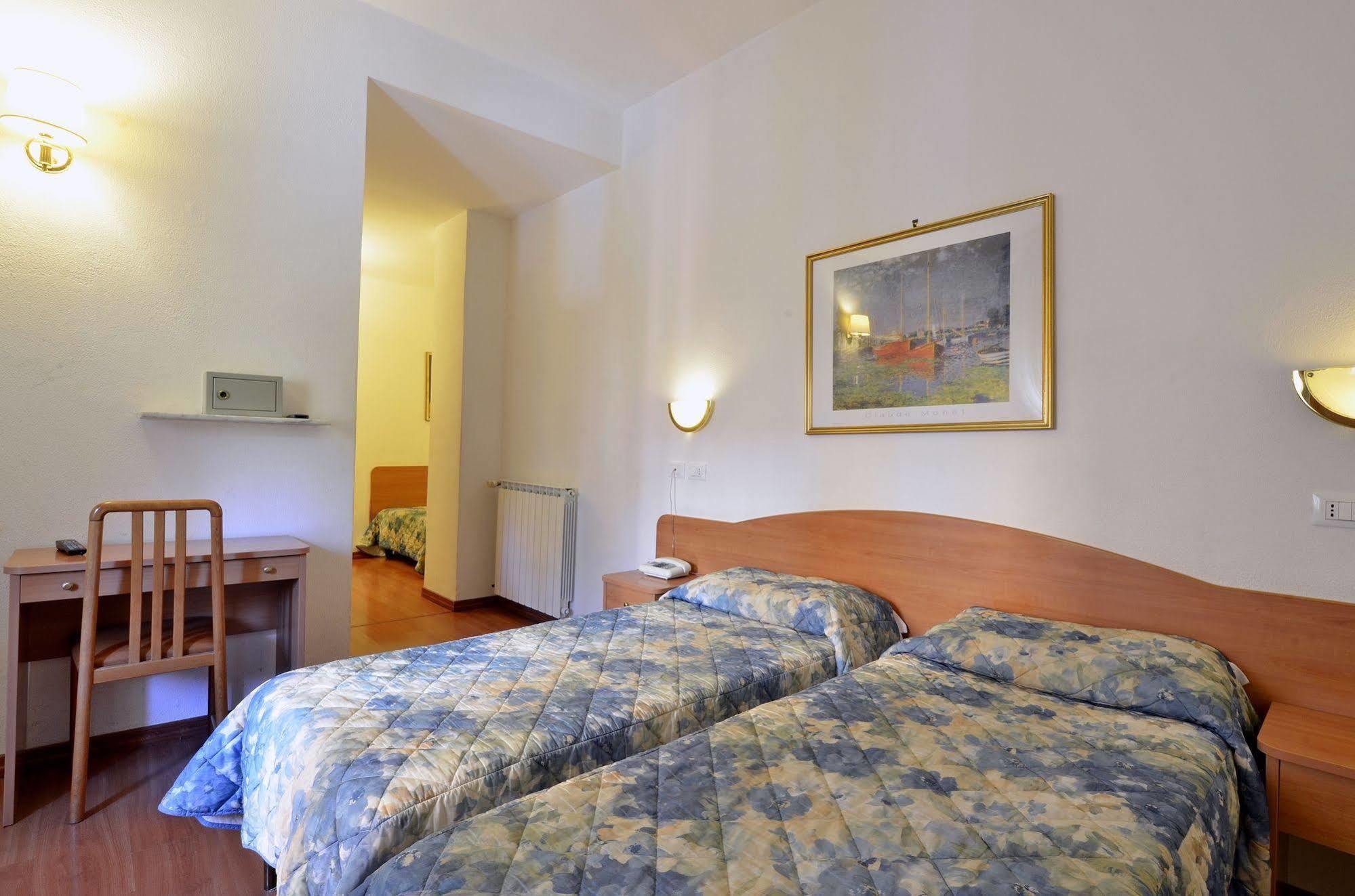 Hotel Tirreno Рим Экстерьер фото