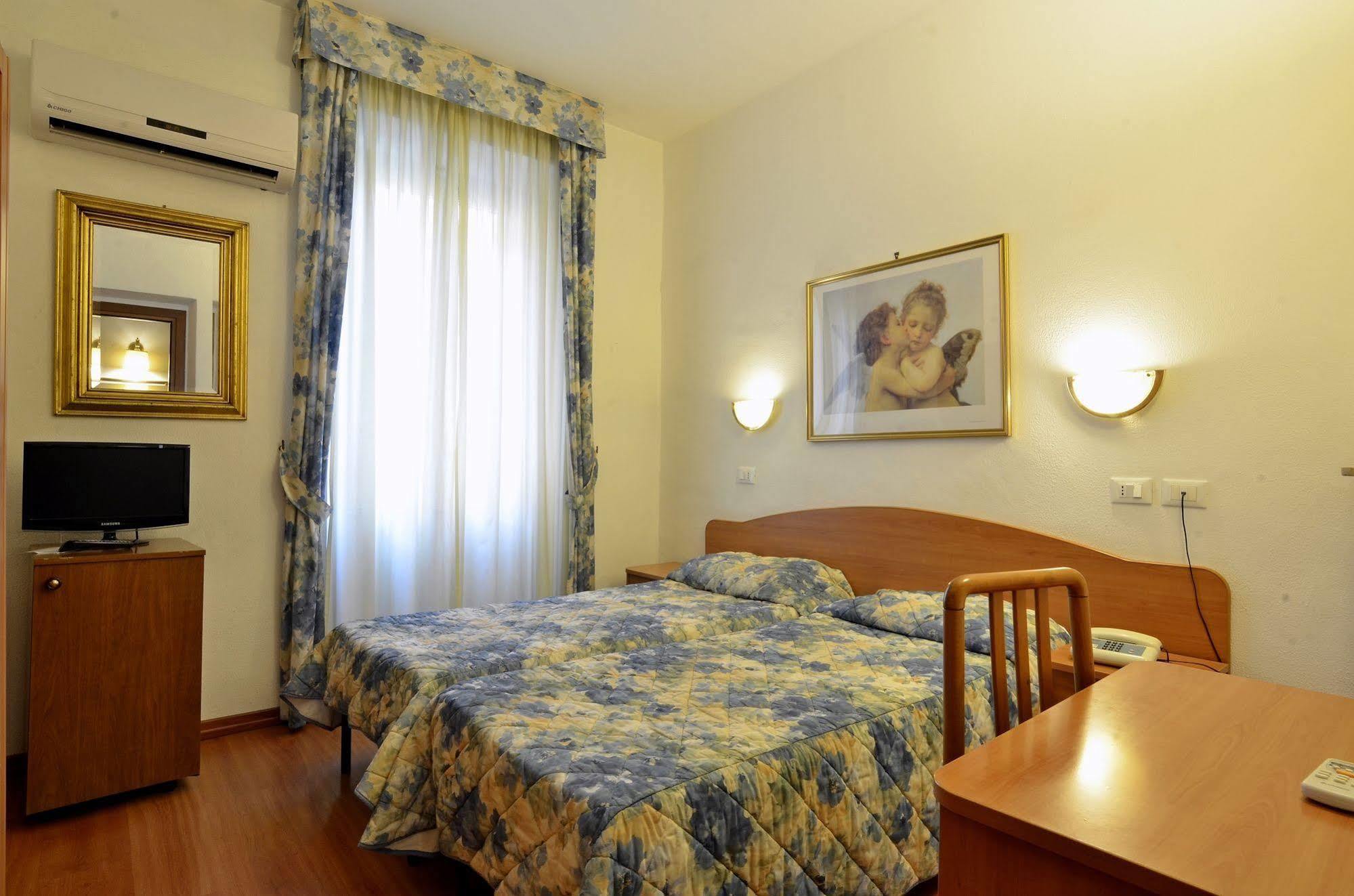 Hotel Tirreno Рим Экстерьер фото