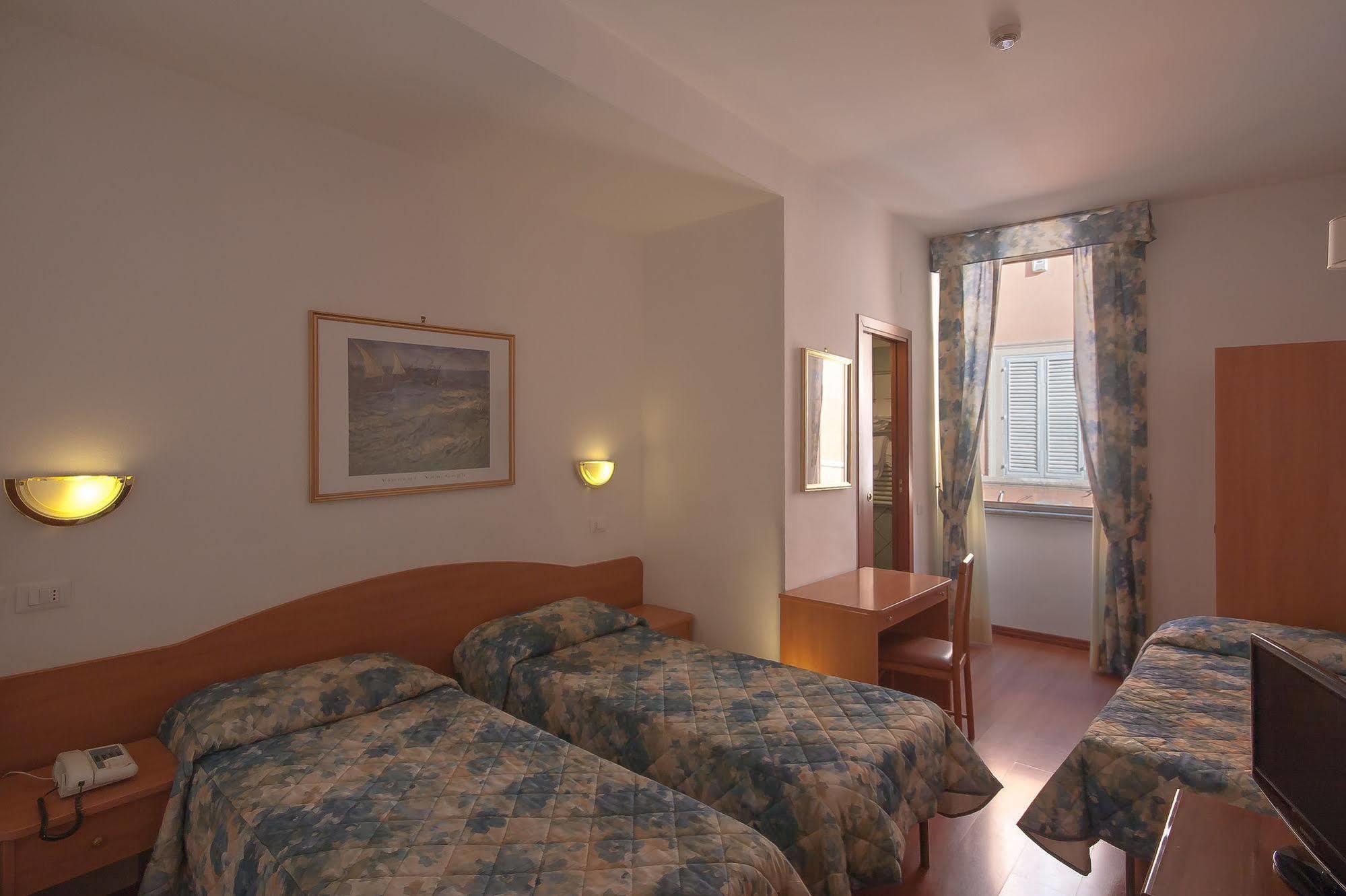 Hotel Tirreno Рим Экстерьер фото