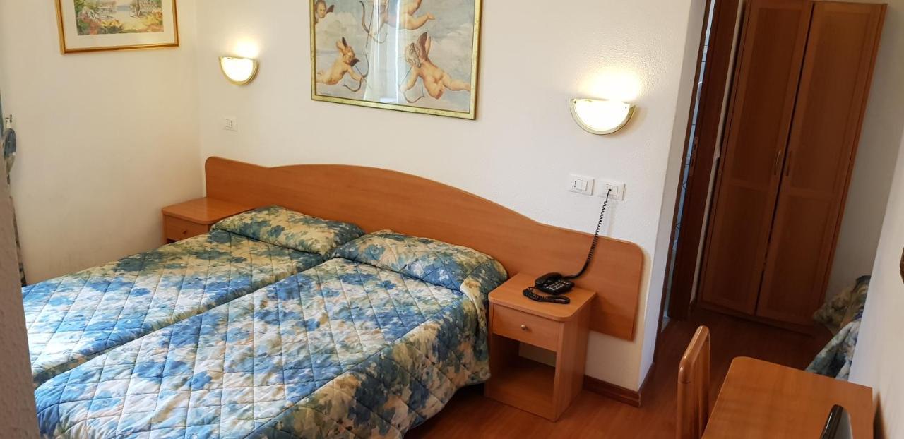 Hotel Tirreno Рим Экстерьер фото