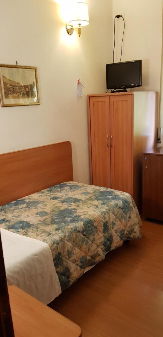 Hotel Tirreno Рим Экстерьер фото