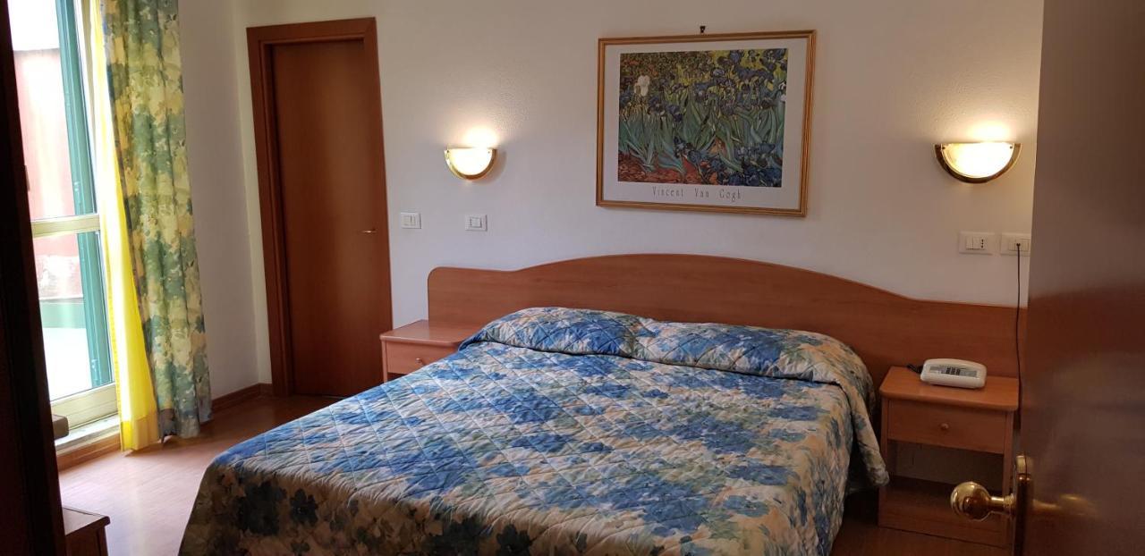 Hotel Tirreno Рим Экстерьер фото